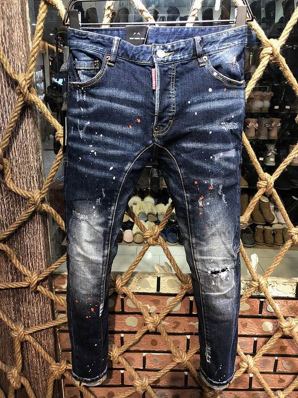 les jeans DSquared2 pour homme combinent performance et style avec une touche de robustesse urbaine. En effet, leur design distinctif et leur qualité 