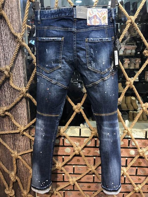 les jeans DSquared2 pour homme combinent performance et style avec une touche de robustesse urbaine. En effet, leur design distinctif et leur qualité 