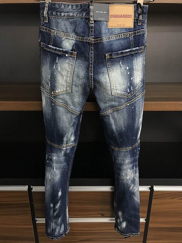 les jeans DSquared2 pour homme combinent performance et style avec une touche de robustesse urbaine. En effet, leur design distinctif et leur qualité exceptionnelle 