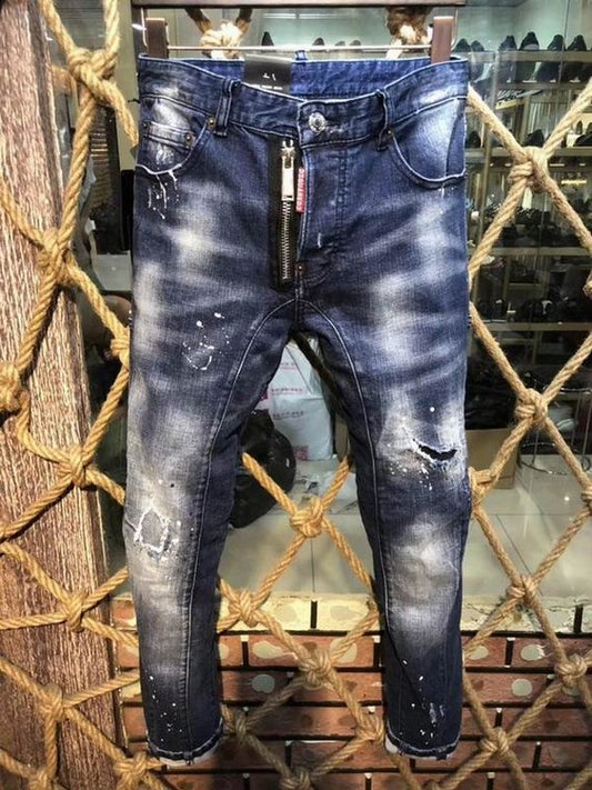 les jeans DSquared2 pour homme combinent performance et style avec une touche de robustesse urbaine. En effet, leur design distinctif et leur qualité exceptionnelle 