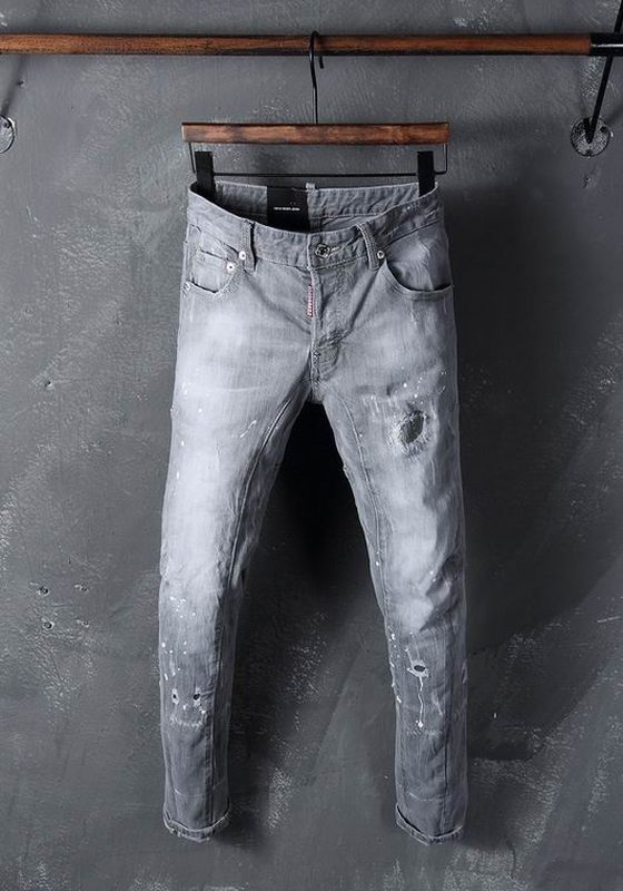 les jeans DSquared2 pour homme combinent performance et style avec une touche de robustesse urbaine. En effet, leur design distinctif et leur qualité exceptionnelle 