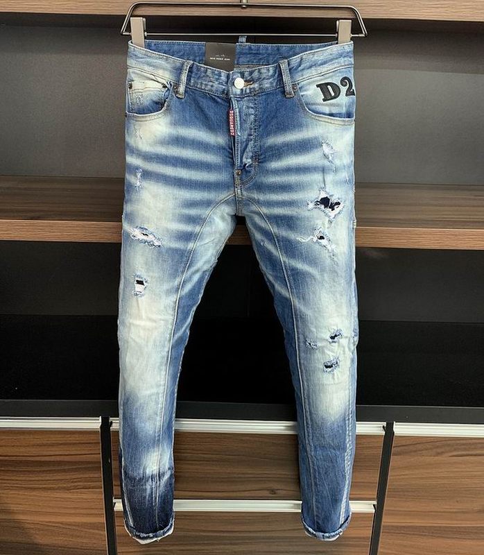 les jeans DSquared2 pour homme combinent performance et style avec une touche de robustesse urbaine. En effet, leur design distinctif et leur qualité exceptionnelle 
