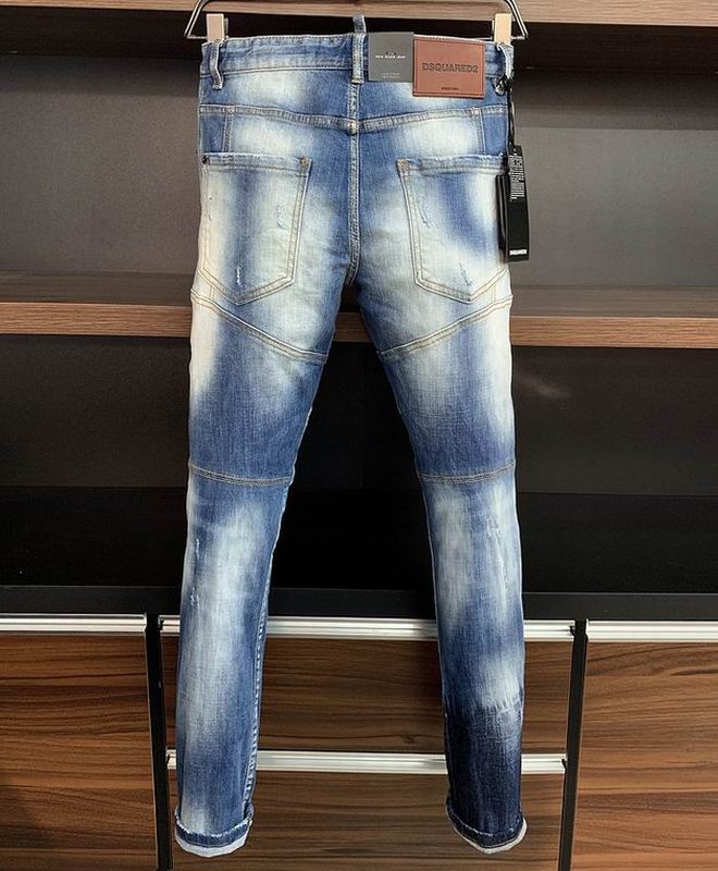 les jeans DSquared2 pour homme combinent performance et style avec une touche de robustesse urbaine. En effet, leur design distinctif et leur qualité exceptionnelle 