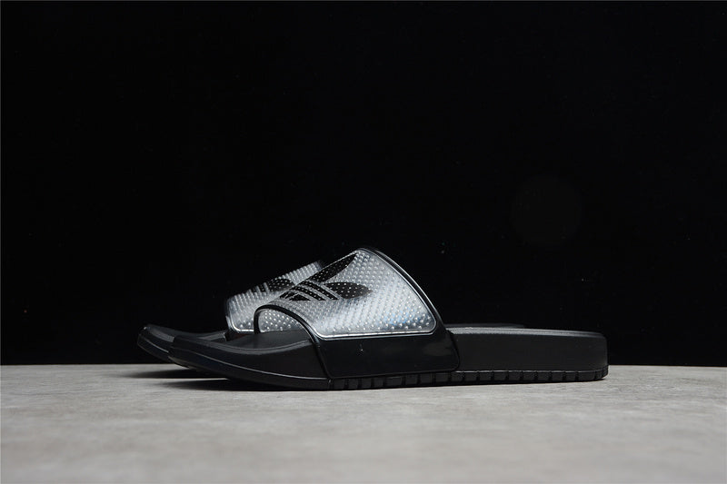 Les sandales claquettes Adidas sont un incontournable pour ceux qui recherchent un mélange parfait entre confort et style décontracté.