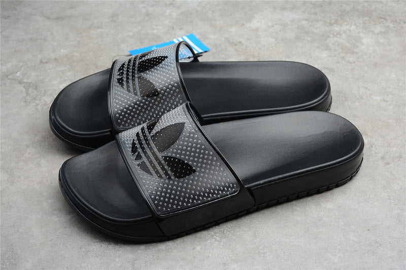 Les sandales claquettes Adidas sont un incontournable pour ceux qui recherchent un mélange parfait entre confort et style décontracté.