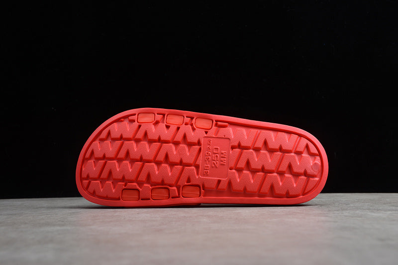 Les sandales claquettes Adidas sont un incontournable pour ceux qui recherchent un mélange parfait entre confort et style décontracté.