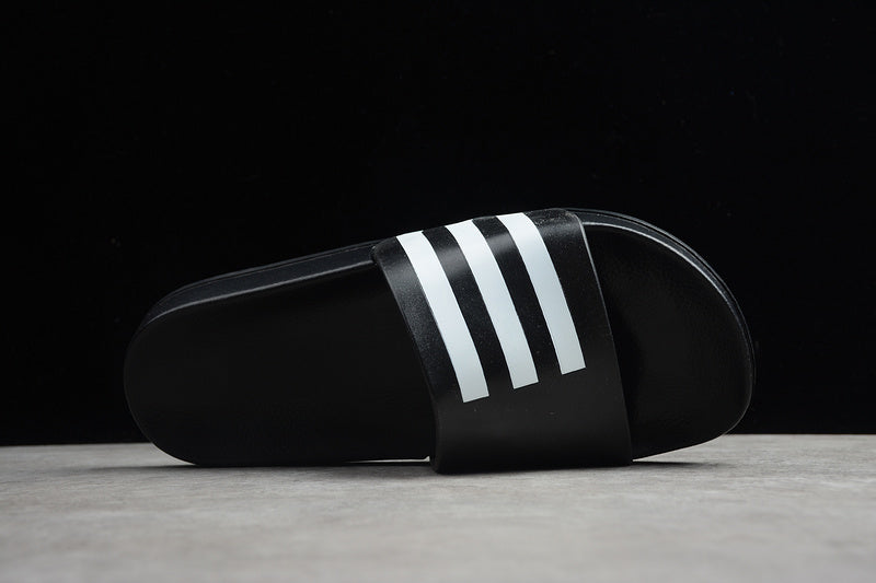 Les sandales claquettes Adidas sont un incontournable pour ceux qui recherchent un mélange parfait entre confort et style décontracté.