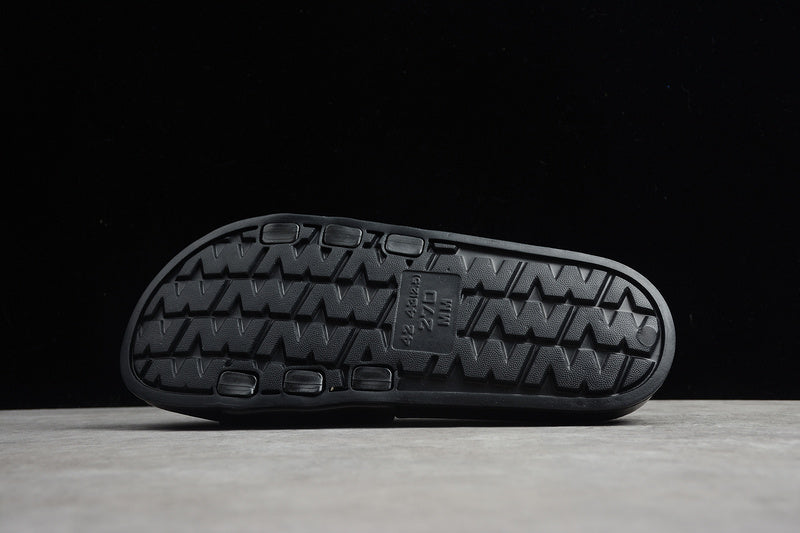 Les sandales claquettes Adidas sont un incontournable pour ceux qui recherchent un mélange parfait entre confort et style décontracté.