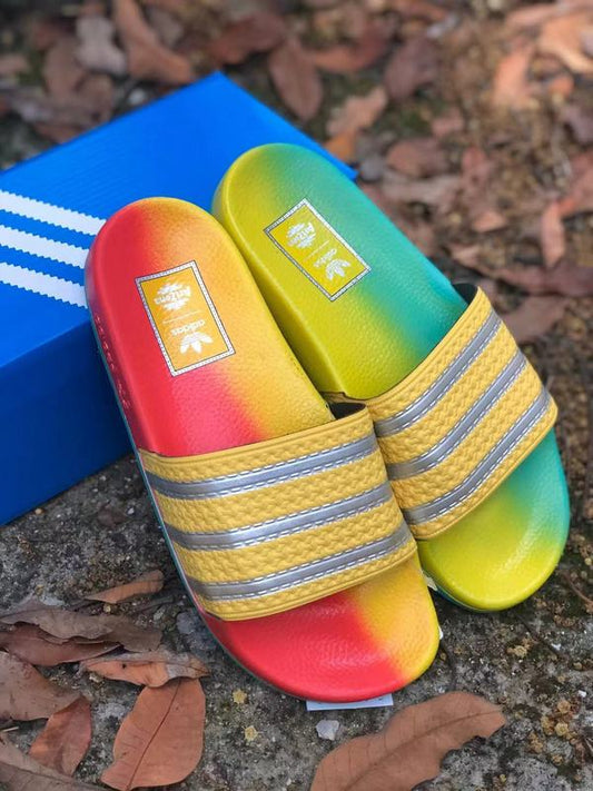 Les sandales claquettes Adidas sont un incontournable pour ceux qui recherchent un mélange parfait entre confort et style décontracté.
