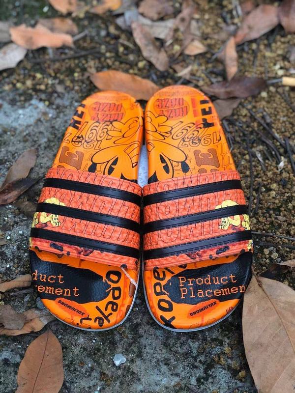 Les sandales claquettes Adidas sont un incontournable pour ceux qui recherchent un mélange parfait entre confort et style décontracté.