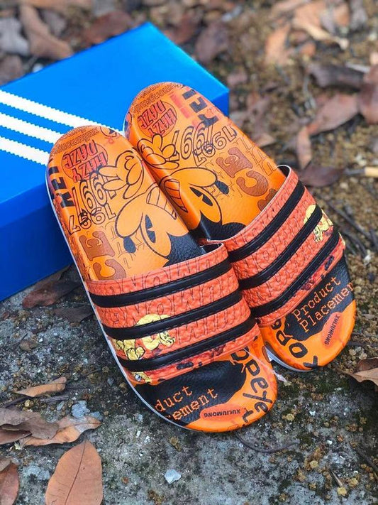 Les sandales claquettes Adidas sont un incontournable pour ceux qui recherchent un mélange parfait entre confort et style décontracté.