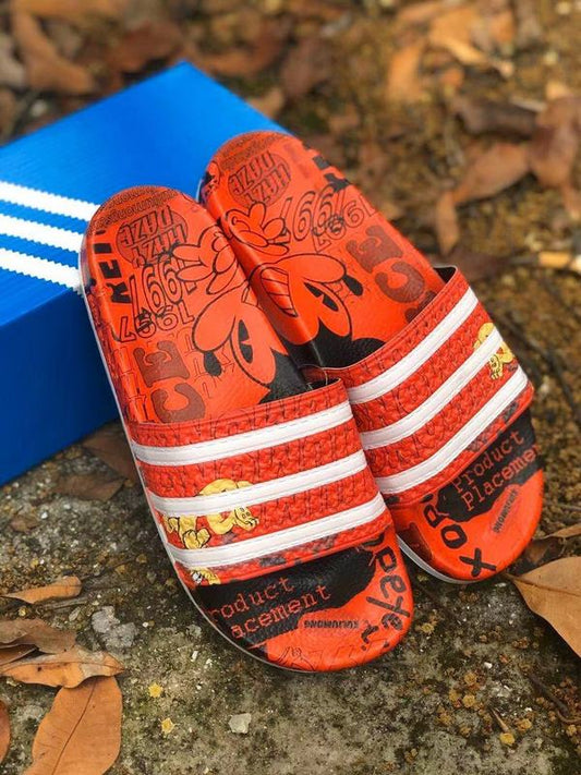 Les sandales claquettes Adidas sont un incontournable pour ceux qui recherchent un mélange parfait entre confort et style décontracté.