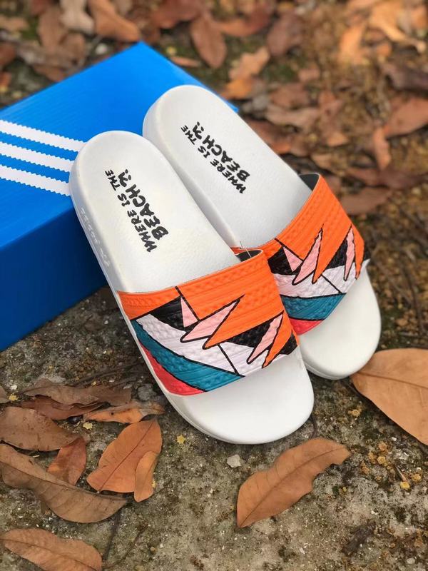 Les sandales claquettes Adidas sont un incontournable pour ceux qui recherchent un mélange parfait entre confort et style décontracté.