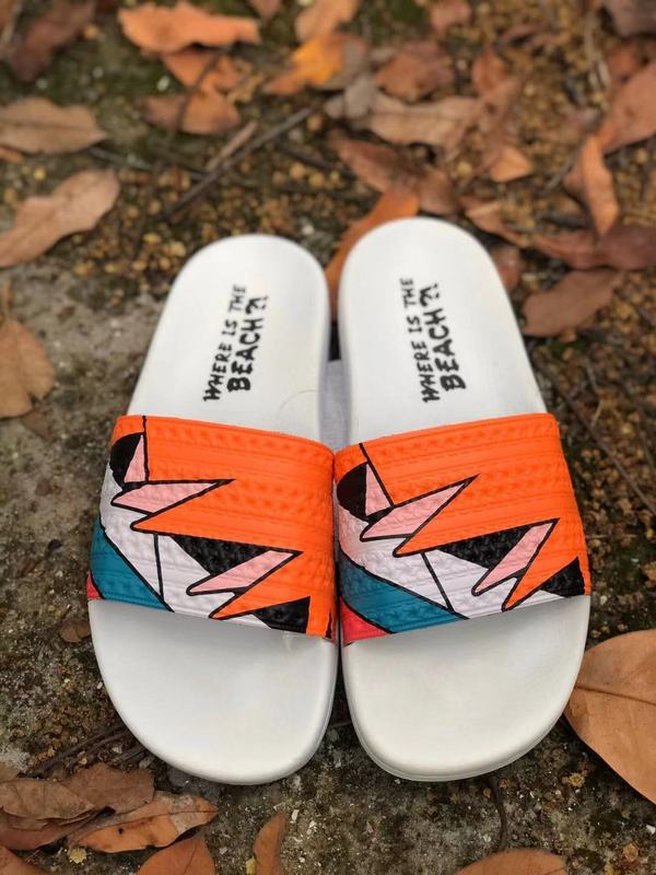 Les sandales claquettes Adidas sont un incontournable pour ceux qui recherchent un mélange parfait entre confort et style décontracté.