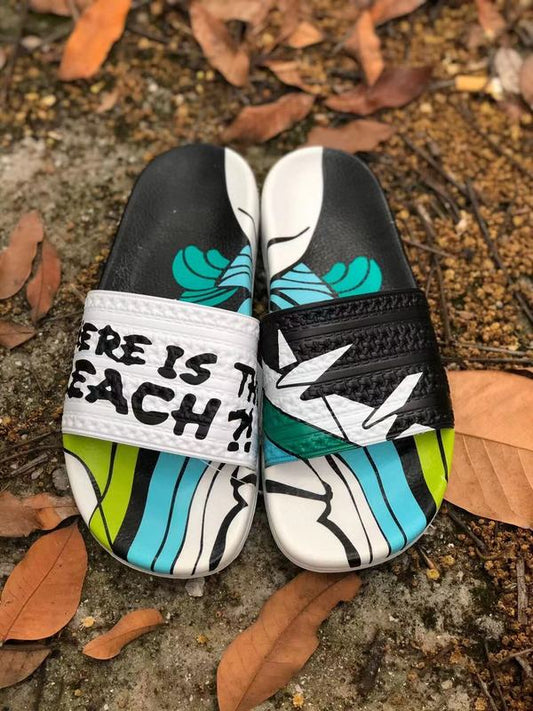 Les sandales claquettes Adidas sont un incontournable pour ceux qui recherchent un mélange parfait entre confort et style décontracté.