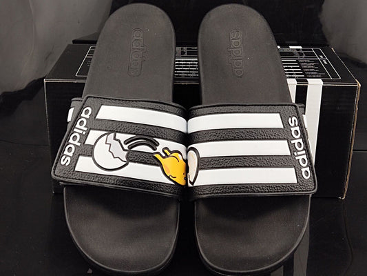 Les sandales claquettes Adidas sont un incontournable pour ceux qui recherchent un mélange parfait entre confort et style décontracté.