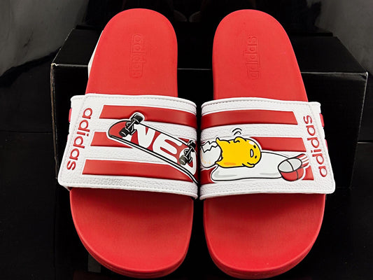 Les sandales claquettes Adidas sont un incontournable pour ceux qui recherchent un mélange parfait entre confort et style décontracté.