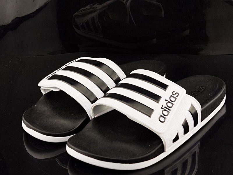 Les sandales claquettes Adidas sont un incontournable pour ceux qui recherchent un mélange parfait entre confort et style décontracté.