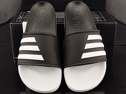 Les sandales claquettes Adidas sont un incontournable pour ceux qui recherchent un mélange parfait entre confort et style décontracté.