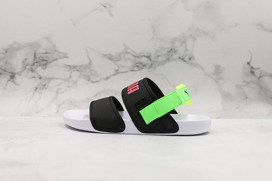 Les sandales claquettes Puma sont la combinaison parfaite entre un design sportif et un confort optimal, idéales pour un usage quotidien.