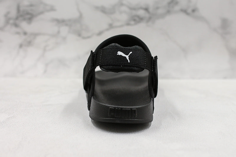 Les sandales claquettes Puma sont la combinaison parfaite entre un design sportif et un confort optimal, idéales pour un usage quotidien.