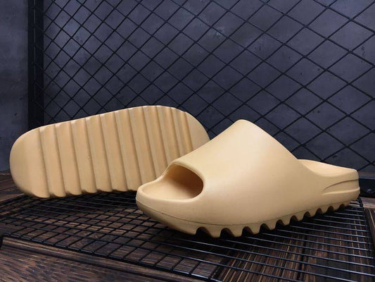 Les sandales claquettes Adidas sont un incontournable pour ceux qui recherchent un mélange parfait entre confort et style décontracté.