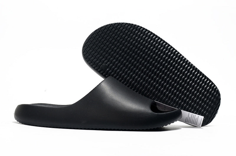 Les sandales claquettes Adidas sont un incontournable pour ceux qui recherchent un mélange parfait entre confort et style décontracté.