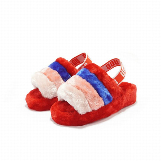 Les sandales claquettes UGG allient un confort exceptionnel et un design tendance, parfaites pour se détendre avec style.