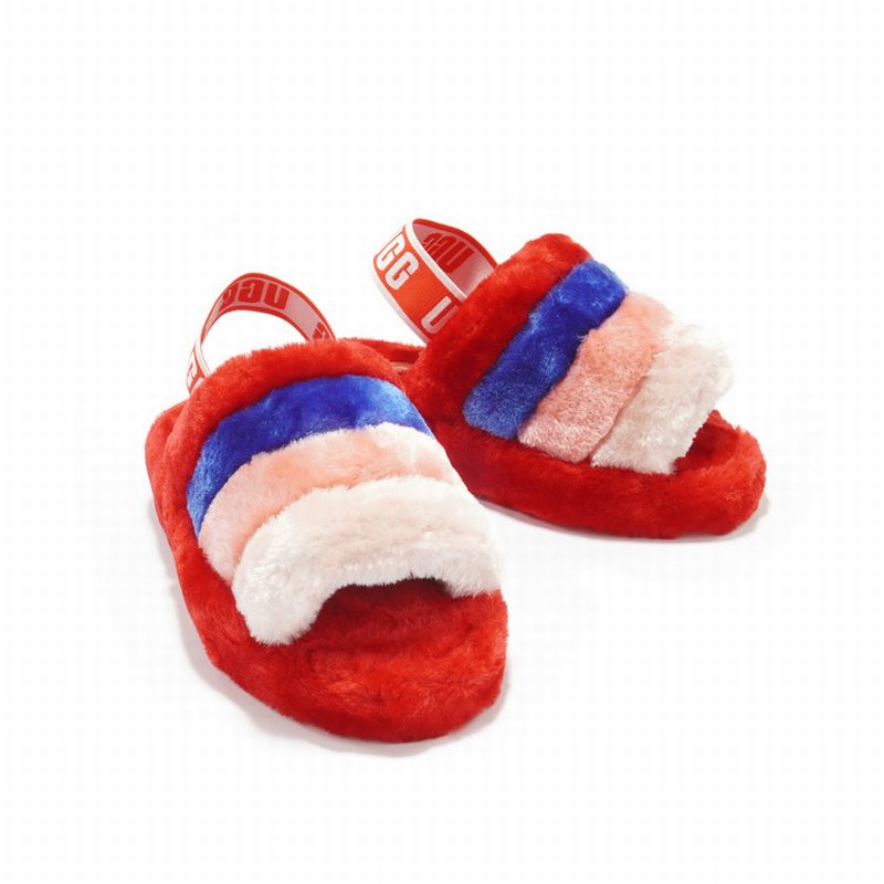 Les sandales claquettes UGG allient un confort exceptionnel et un design tendance, parfaites pour se détendre avec style.