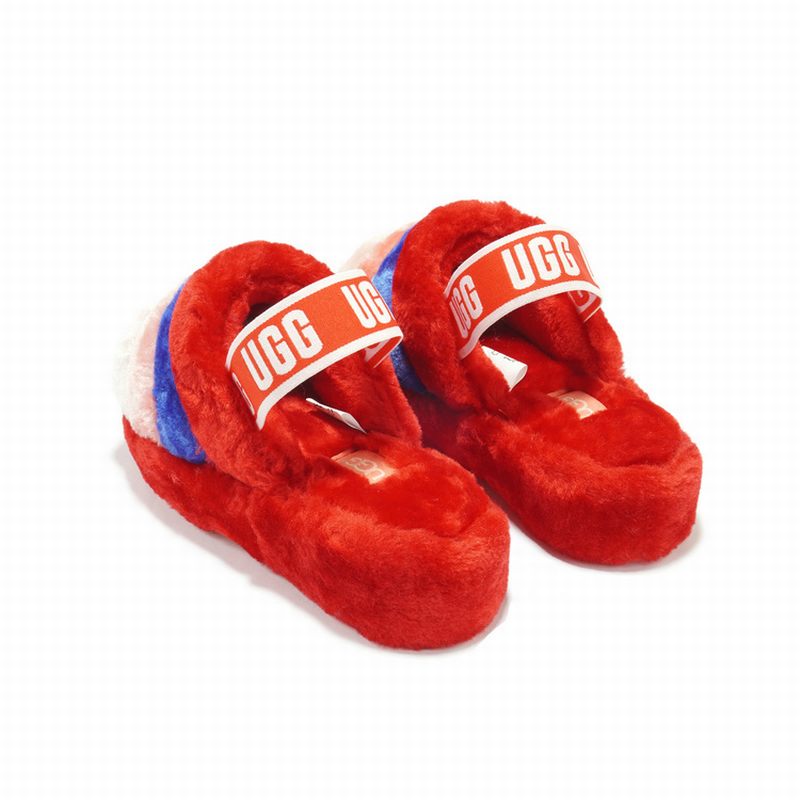 Les sandales claquettes UGG allient un confort exceptionnel et un design tendance, parfaites pour se détendre avec style.