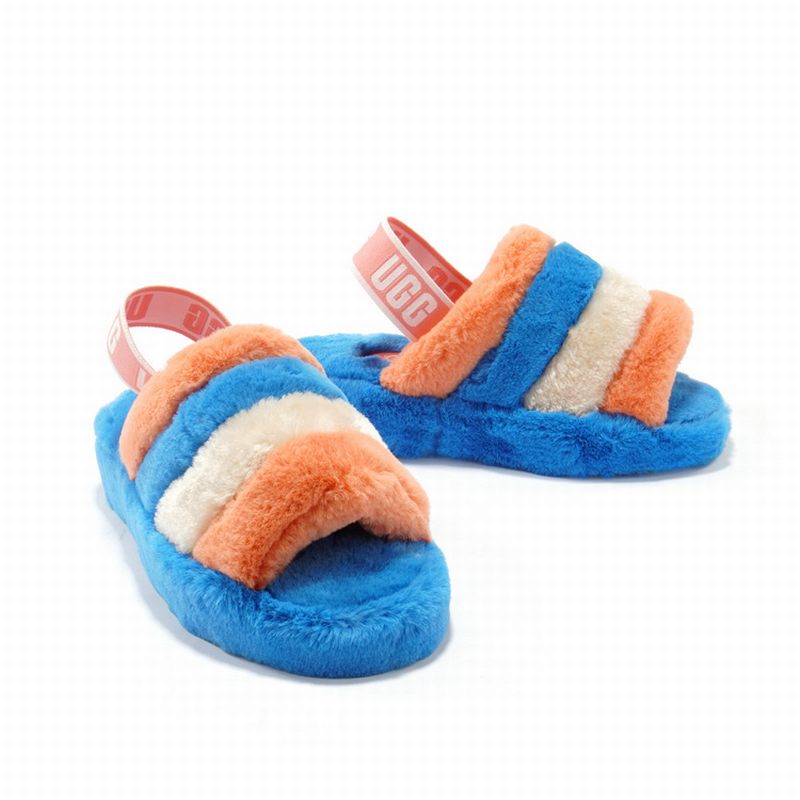 Les sandales claquettes UGG allient un confort exceptionnel et un design tendance, parfaites pour se détendre avec style.