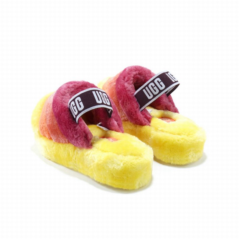 Les sandales claquettes UGG allient un confort exceptionnel et un design tendance, parfaites pour se détendre avec style.