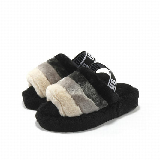 Les sandales claquettes UGG allient un confort exceptionnel et un design tendance, parfaites pour se détendre avec style.