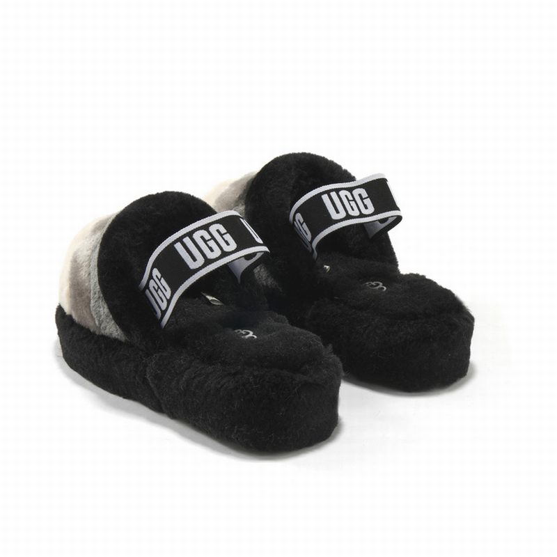 Les sandales claquettes UGG allient un confort exceptionnel et un design tendance, parfaites pour se détendre avec style.