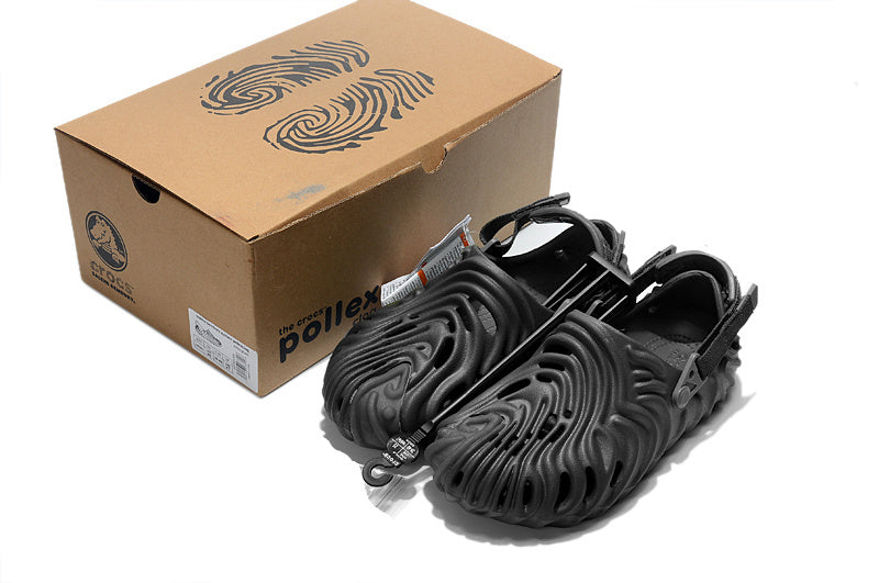 Les sandales Crocs Salehe Bembury Crocodile révolutionnent le style des claquettes en apportant une touche futuriste et organique, propre à l’univers du designer.