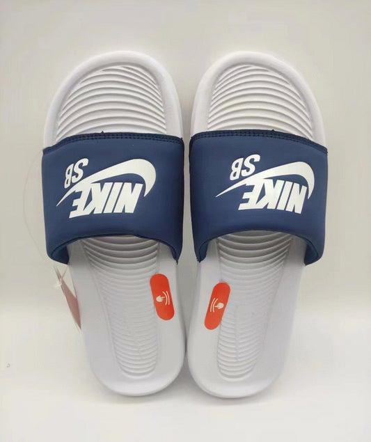 Les sandales claquettes nike sont un incontournable pour ceux qui recherchent un mélange parfait entre confort et style décontracté.