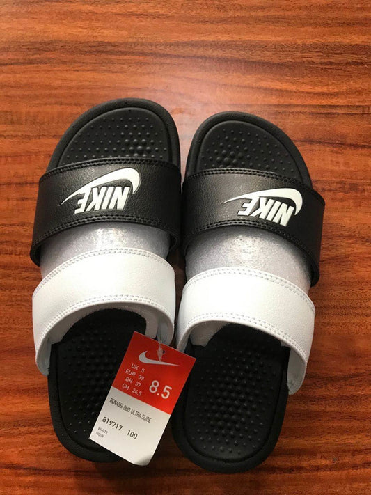 Les sandales claquettes nike sont un incontournable pour ceux qui recherchent un mélange parfait entre confort et style décontracté.