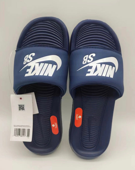 Les sandales claquettes nike sont un incontournable pour ceux qui recherchent un mélange parfait entre confort et style décontracté.