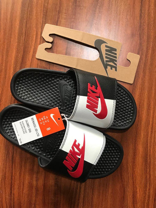 Les sandales claquettes nike sont un incontournable pour ceux qui recherchent un mélange parfait entre confort et style décontracté.
