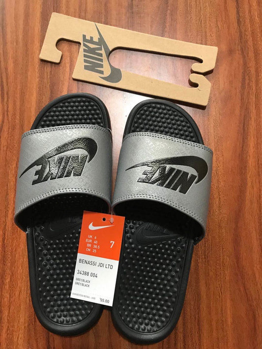 Les sandales claquettes nike sont un incontournable pour ceux qui recherchent un mélange parfait entre confort et style décontracté.