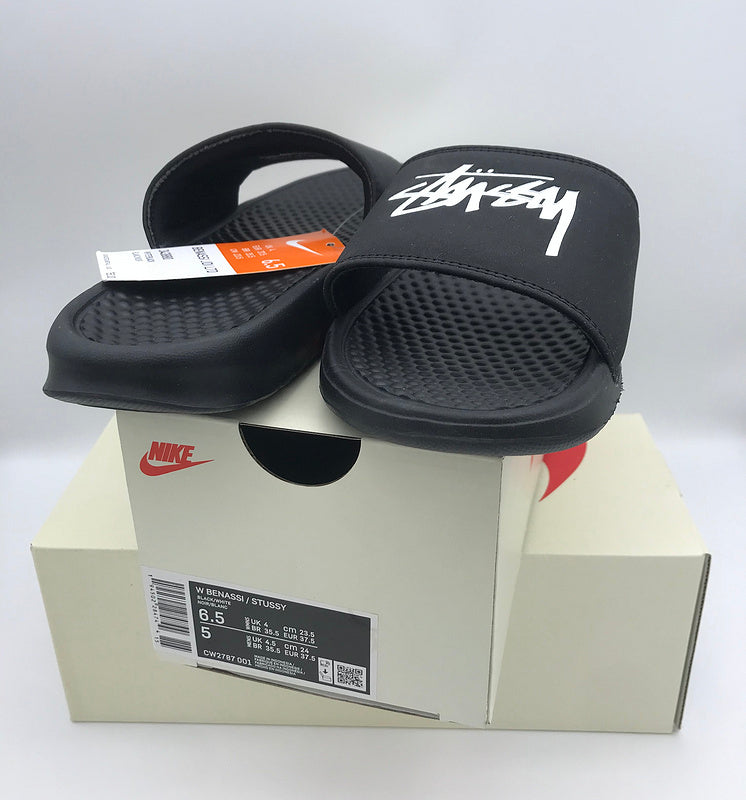 Les sandales claquettes nike sont un incontournable pour ceux qui recherchent un mélange parfait entre confort et style décontracté.