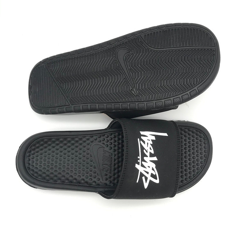 Les sandales claquettes nike sont un incontournable pour ceux qui recherchent un mélange parfait entre confort et style décontracté.