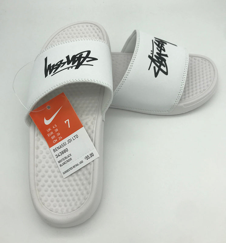 Les sandales claquettes nike sont un incontournable pour ceux qui recherchent un mélange parfait entre confort et style décontracté.