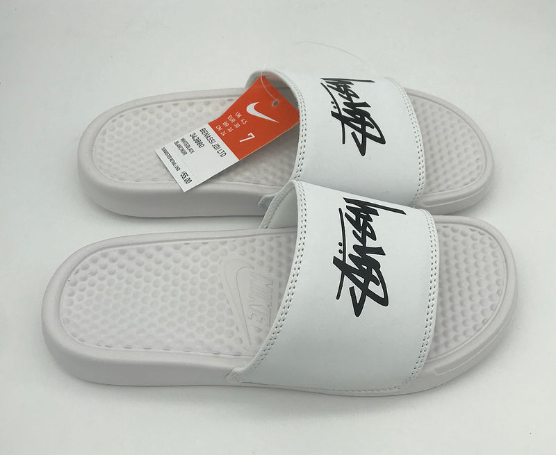 Les sandales claquettes nike sont un incontournable pour ceux qui recherchent un mélange parfait entre confort et style décontracté.