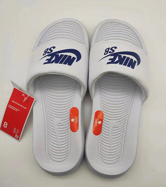 Les sandales claquettes nike sont un incontournable pour ceux qui recherchent un mélange parfait entre confort et style décontracté.