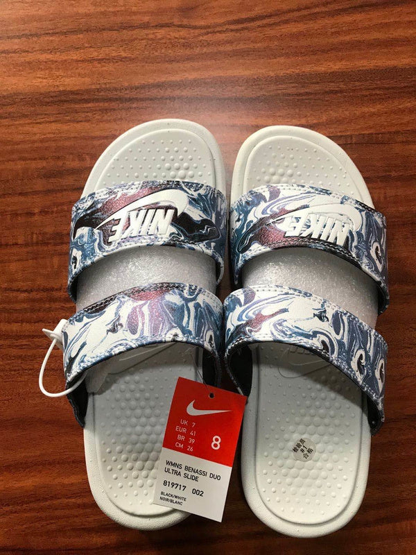 Les sandales claquettes nike sont un incontournable pour ceux qui recherchent un mélange parfait entre confort et style décontracté.