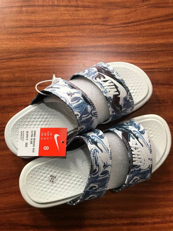 Les sandales claquettes nike sont un incontournable pour ceux qui recherchent un mélange parfait entre confort et style décontracté.