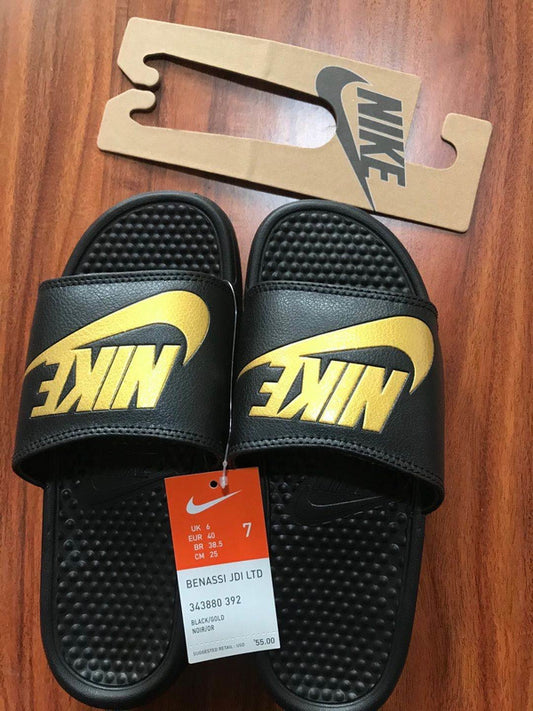 Les sandales claquettes nike sont un incontournable pour ceux qui recherchent un mélange parfait entre confort et style décontracté.