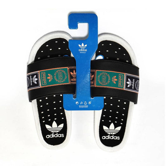 Les sandales claquettes Adidas sont un incontournable pour ceux qui recherchent un mélange parfait entre confort et style décontracté.