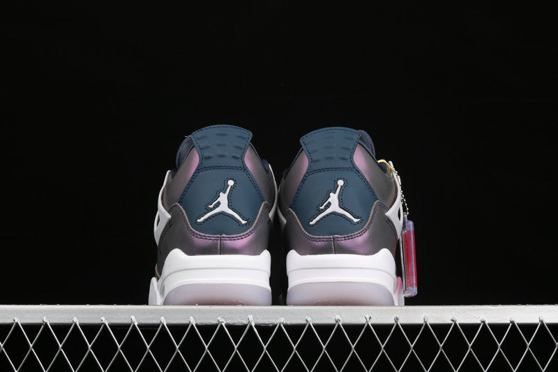 Les baskets grande taille Jordan 4 offrent le même style iconique que le modèle original, tout en répondant  aux besoins des pointures supérieures.